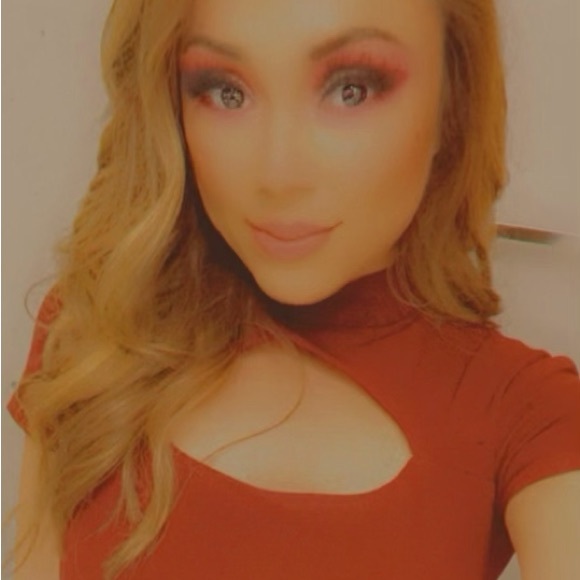 Meet your Posher, Cristina - Picture 1 of 1